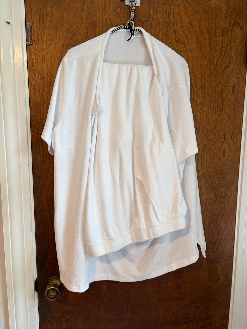 Denim&Co White Top and Zip-Front pants set. Cover up or leisure wear